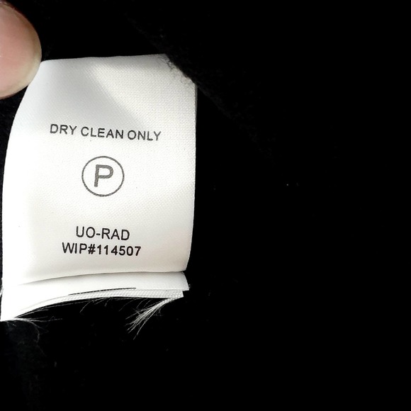 Woolrich Black Zip front Sweater 100% Wool Snowflake Embroidery Size M - Picture 8 of 8